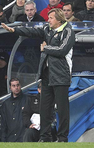 Bernd Schuster, durante un partido. (Foto: EFE)