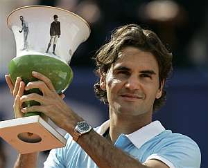 Roger Federer, con su trofeo. (Foto: AP)