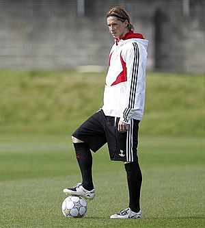 Fernando Torres, este lunes en el entrenamiento del Liverpool en Melwood. (Foto: AP)