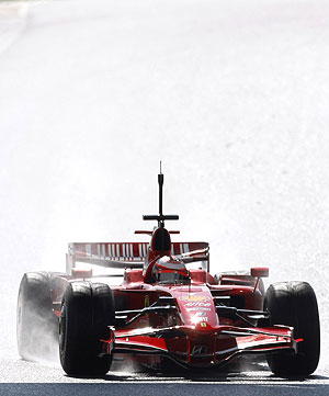 Kimi Raikkonen celebra una victoria en su Ferrari. (Foto: Reuters)