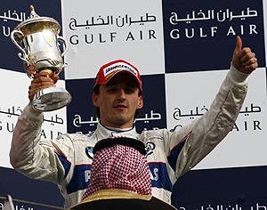Kubica celebra su tercer puesto en Bahrein (Foto: REUTERS)
