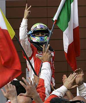 Felipe Massa celebra la victoria. (Foto: AP)
