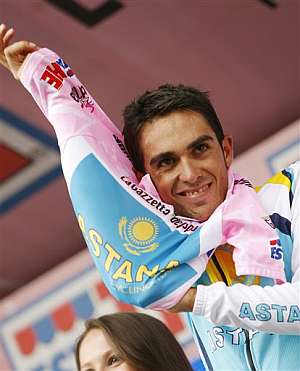 Contador disfruta de la penltima maglia rosa del Giro, convencido de que la ltima tambin ser suya. (Foto: AP)