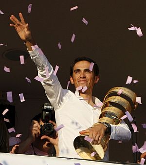 Contador, recibido como un hroe en su localidad natal. (Foto: EFE)