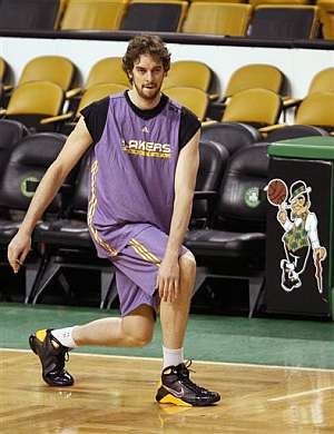 Pau Gasol, durante un entrenamiento con los Lakers. (Foto: AP)