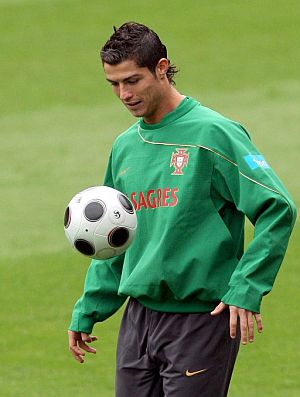 Cristiano Ronaldo, durante un entrenamiento con su seleccin (Foto: EFE)