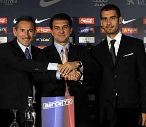 Begiristain, Laporta y Guardiola, en la presentacin del entrenador. (Foto: AFP)