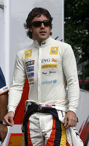 Alonso, antes de la segunda sesin. (Foto: EFE)