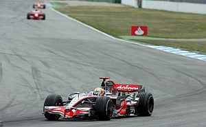 Hamilton, circulando por delante de Massa. (AFP)