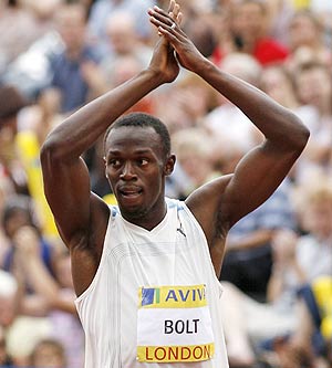 Bolt, durante la prueba de Londres. (AFP)