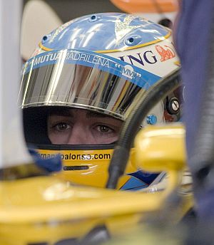 Alonso podra seguir en Renault tras los cambios en 2009 (Foto: EFE)