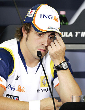 Fernando Alonso, en una rueda de prensa. (Foto: AP)