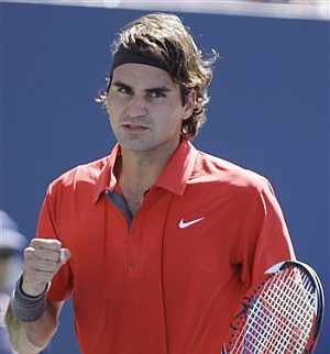 Federer celebra su victoria ante Stepanek. (Foto: EFE)
