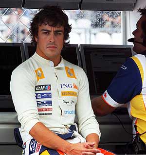 Alonso, en el circuito de Monza. (EFE)