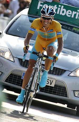 Alberto Contador, en accin. (AFP)