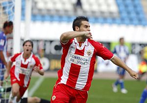 Negredo celebra su gol ante el Mlaga. (Foto: EFE)