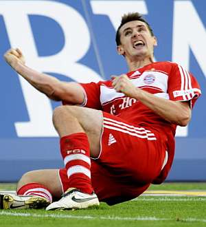 Miroslav Klose celebra el gol en el ltimo minuto. (AFP)