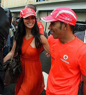 Lewis Hamilton y su novia, la cantante Nicole Scherzinger. (Foto: EFE)