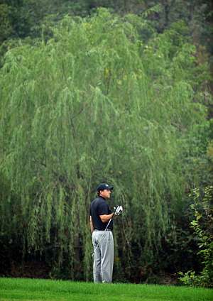 Phil Mickelson en los entrenamientos en el Sheshan International Golf Club de Shanghai. (Foto: AFP)