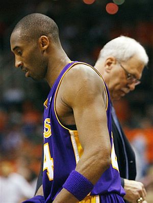 Kobe y Phil (Foto: AP).
