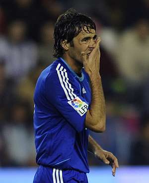 Raúl se lamenta tras fallar una ocasión de gol. (Foto: AFP)