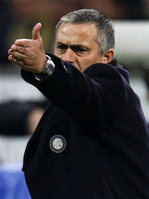 Jose Mourinho, durante un partido. (Foto: AFP)