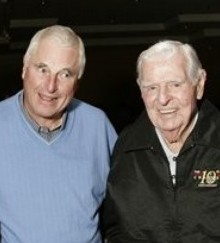 Pete Newell (dcha.), con Bob Knight. (Foto: AP)