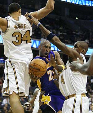 Kobe Bryant, en un momento del partido. (Foto: REUTERS)