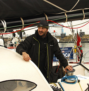 Unai Basurko, momentos antes de iniciar la regata (Foto: REUTERS)