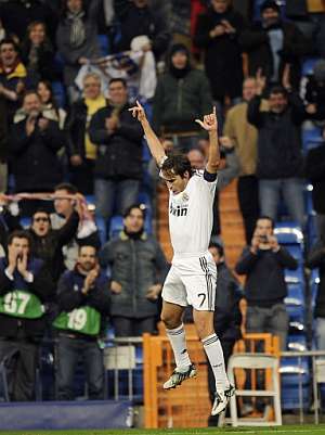Raúl González celebra un gol ante el Zenit. (Foto: AFP)