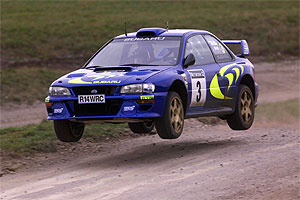 El malogrado Colin McRae, al volante de su Subaru Impreza, durante el RAC de 1998. (Foto: AP)