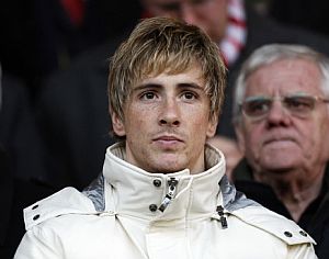 Fernando Torres, en el palco de Anfield. (Foto: AFP)