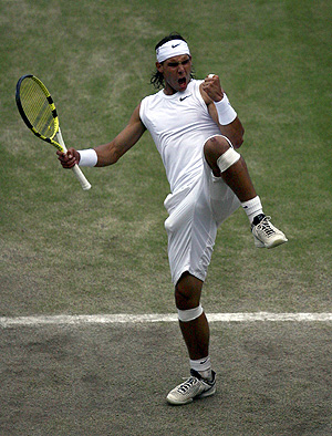 Rafa Nadal, durante la final de Wimbledon. (Foto: REUTERS)
