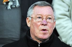 Ferguson, en el banquillo del United, durante el Manchester-Chelsea. (Foto: AFP)