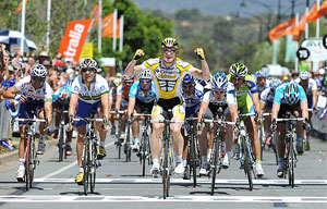 El alemn Andre Greipel, del equipo Columbia, gan la primera etapa del Tour Down Under. (Foto: EFE)