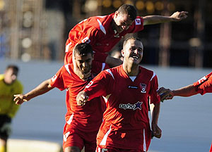 Un jugador del Bnei Sakhnin celebrando un gol.