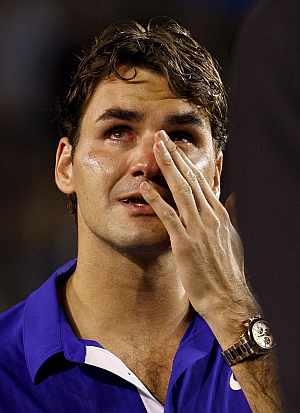 Federer, en pleno llanto tras perder la final en Melbourne. (EFE)