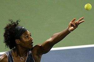 Serena Williams, durante el partido que gan a Ana Ivanovic. (AFP)