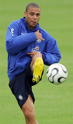 Ronaldo, durante un entrenamiento con su seleccin. (AFP)