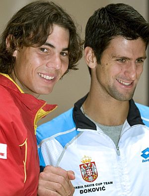 Nadal y Djokovic posan durante el sorteo. (Foto: EFE)