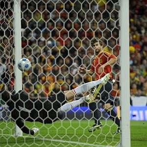 Piqu, en su remate a gol. (AFP)