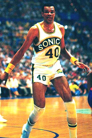 Marvin Webster con los SuperSonics. (Foto: NBA)