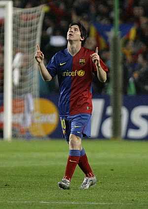 Leo Messi celebra uno de sus goles ante el Bayern. (AFP)