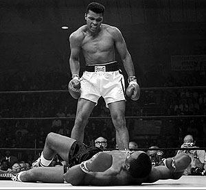 Muhammad Ali, en su poderosa victoria sobre Liston en 1965.