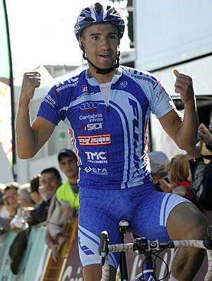 Cobo, ganador de etapa en la Vuelta a Castilla y Len. (Foto: REUTERS)