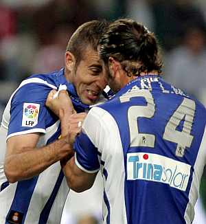 Ivn Alonso y Luis Garca celebran uno de los goles. (Foto: EFE)