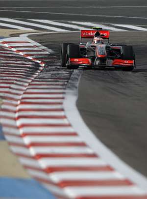 Lewis Hamilton, sobre el asfalto de Bahrein. (Foto: AFP)