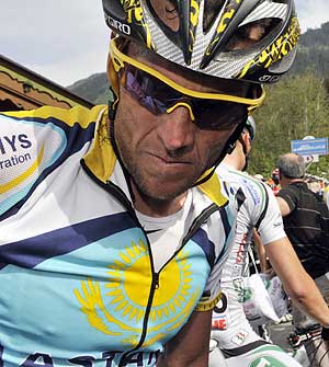 Lance Armstrong en la meta de Meyrhofen. (REUTERS)