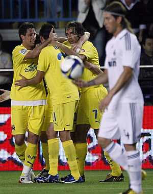 Cani celebra su segundo gol frente al Real Madrid. (AFP)