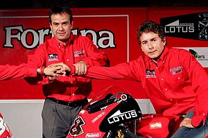 Dani Amatrian, junto a Jorge Lorenzo en 2006. (Foto: EFE)